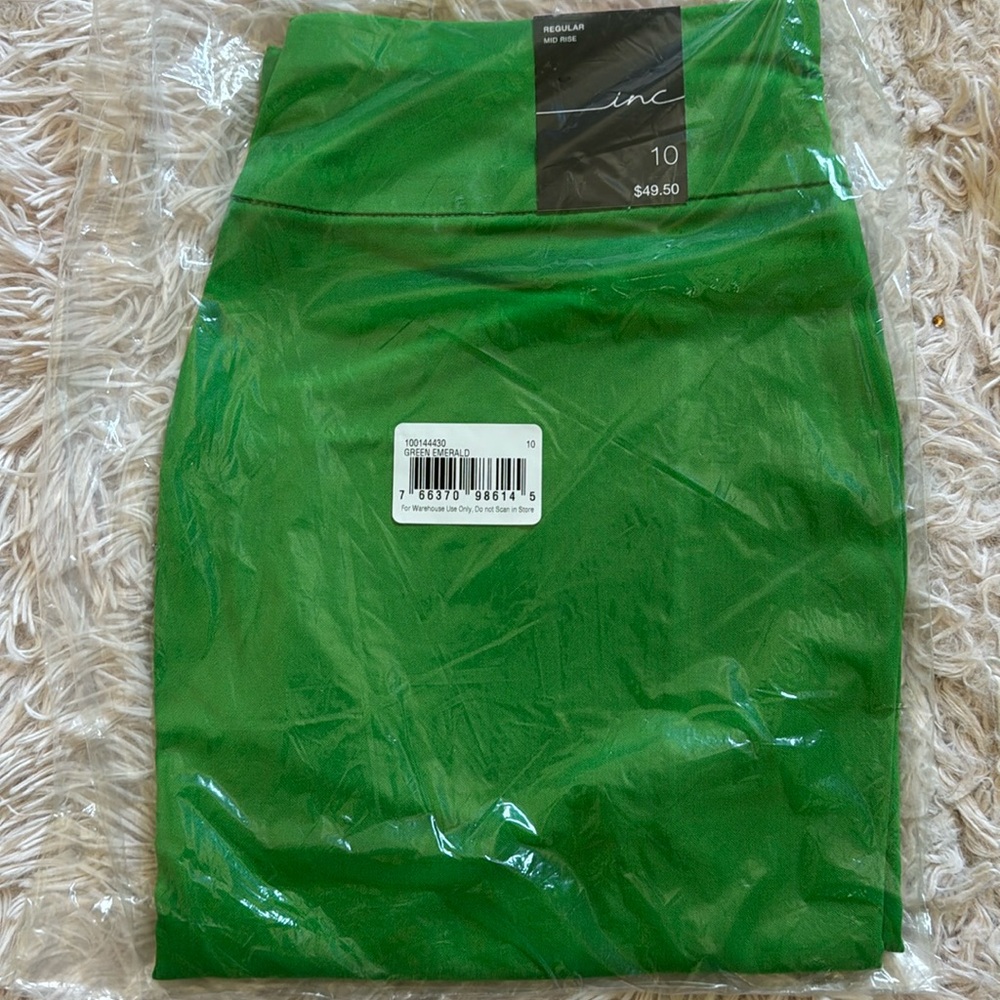 INC International Concepts Women's Green Mid Rise Pull-On Shorts size 10 NWT